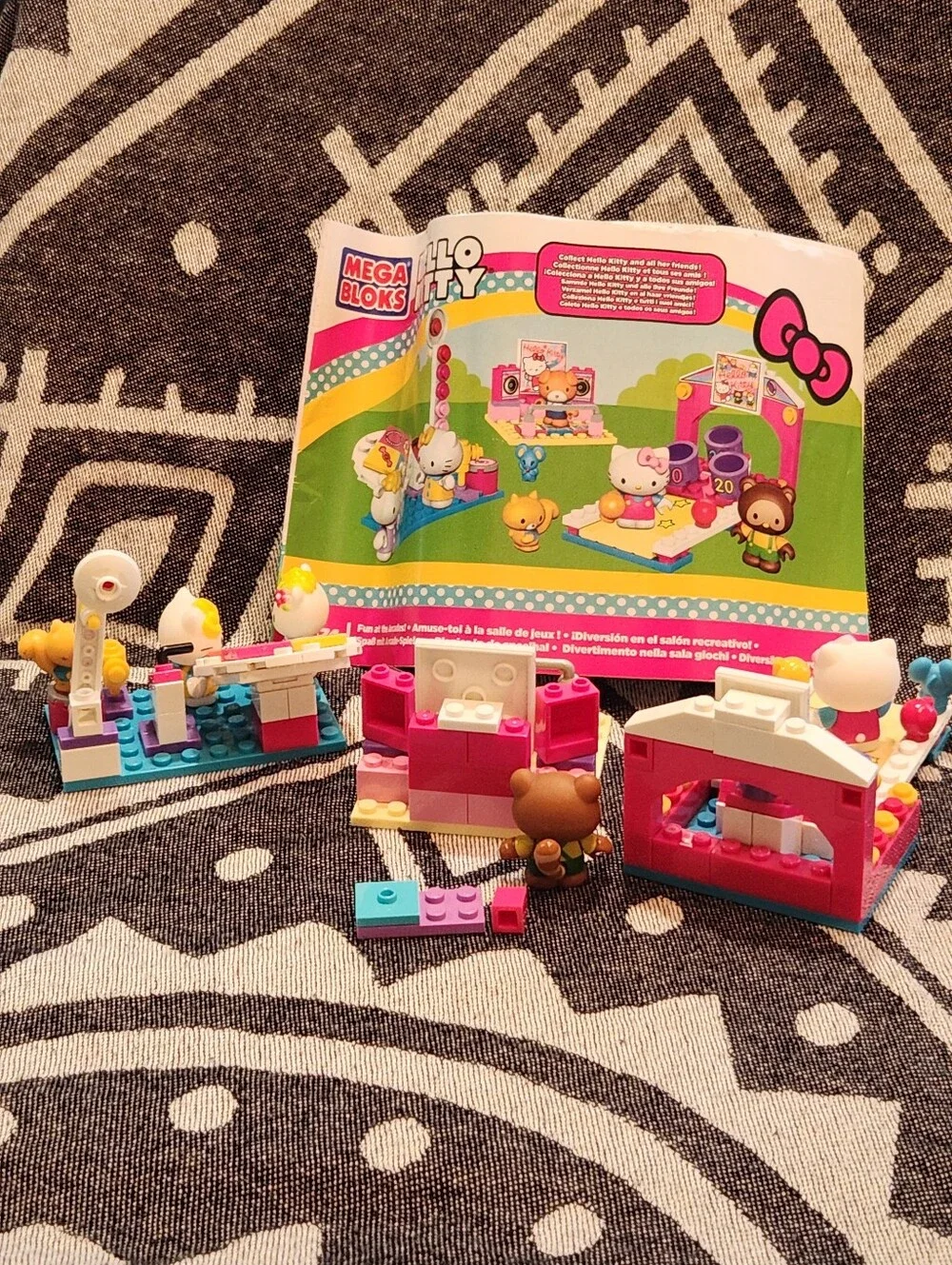 Hello Kitty Mega Bloks Fun At The Arcades 7 Minifig Playset 10974 -  Complete